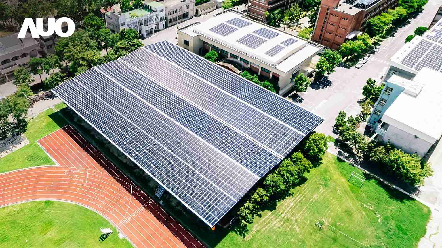 赏金国际SunSteel光电整合型浪板具备快速安装、、轻量化优势,,,,可提升15%发电效能,,,,通过国际IEC与台湾VPC认证安全、、、、防漏、、、、耐候标准