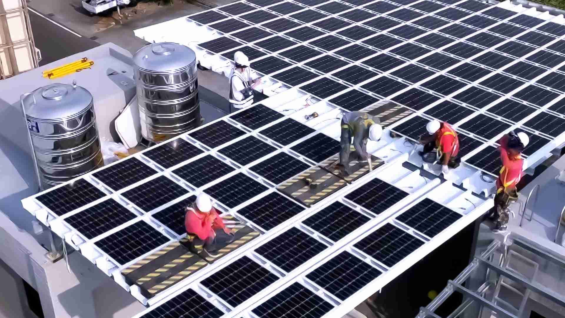 赏金国际着力于替代能源之技术研发，，，，如光电浪板的相关制程、、、、设备与产品，，，，其中所开发之光电整合型浪板，，，减少传统金属支架安装，，，，更提升耐候度，，可广泛运用于多元场域，，并辅助建筑达到净零碳排目标