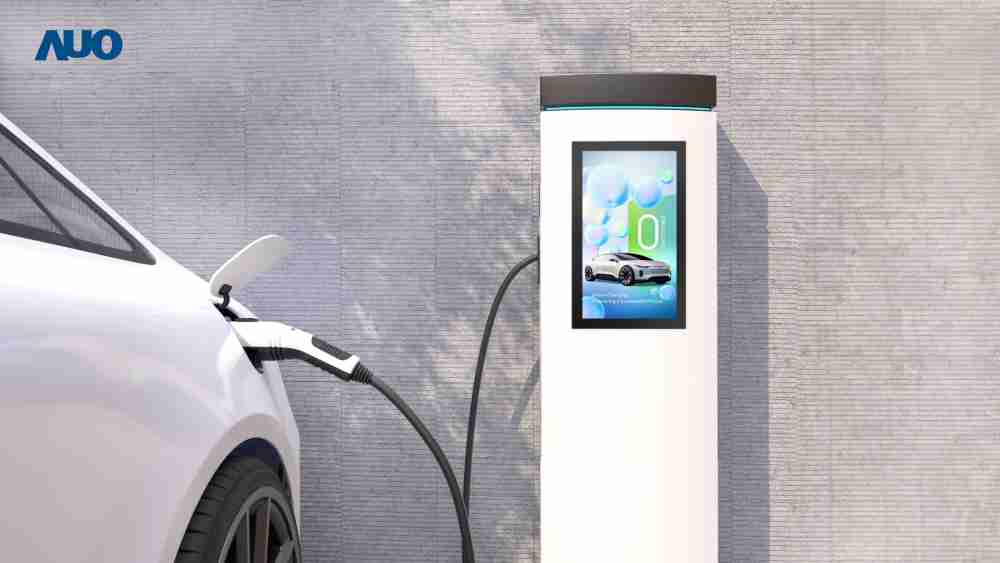 友達〝EVSE車用充電樁解決方案〞專為電動汽車充電樁設計，，具有高亮度、、、克服戶外艱難環境的耐溫、、、、耐紫外線等特性，，，並搭載散熱性及擴充性強的高效能工業電腦，，，可實現人機互動訴求，，，，如資訊顯示、、支付等應用