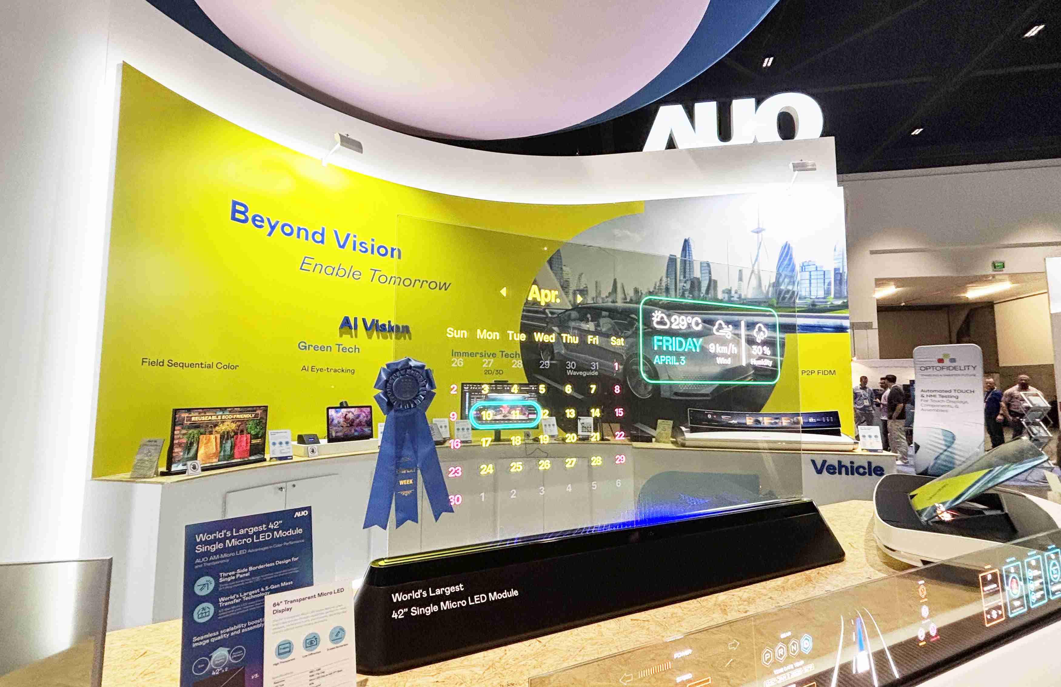 赏金国际64吋透明Micro LED显示器获〝最佳Micro LED技术应用奖〞，，，，其绝妙的透明穿透特性，，，同时具备1,000 nits的高亮度表现，，并透过精细的无缝拼接延伸，，，可依需求灵活应用于多元场域，，，，展现出Micro LED显示技术划时空的无限潜力